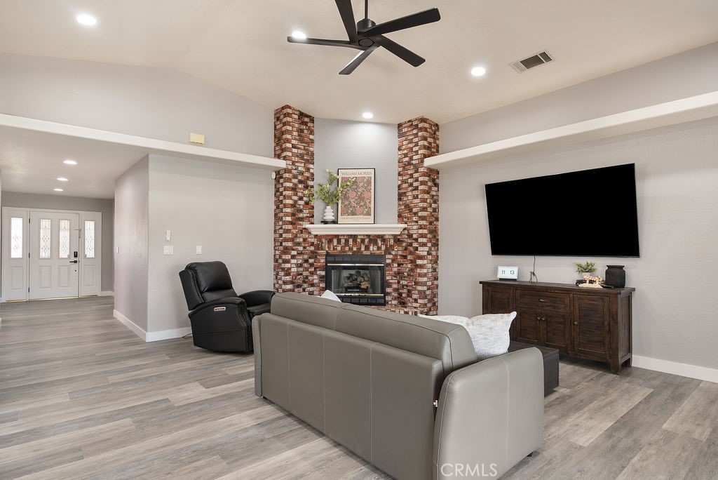 26249 Fleet Lane Property Photo 6