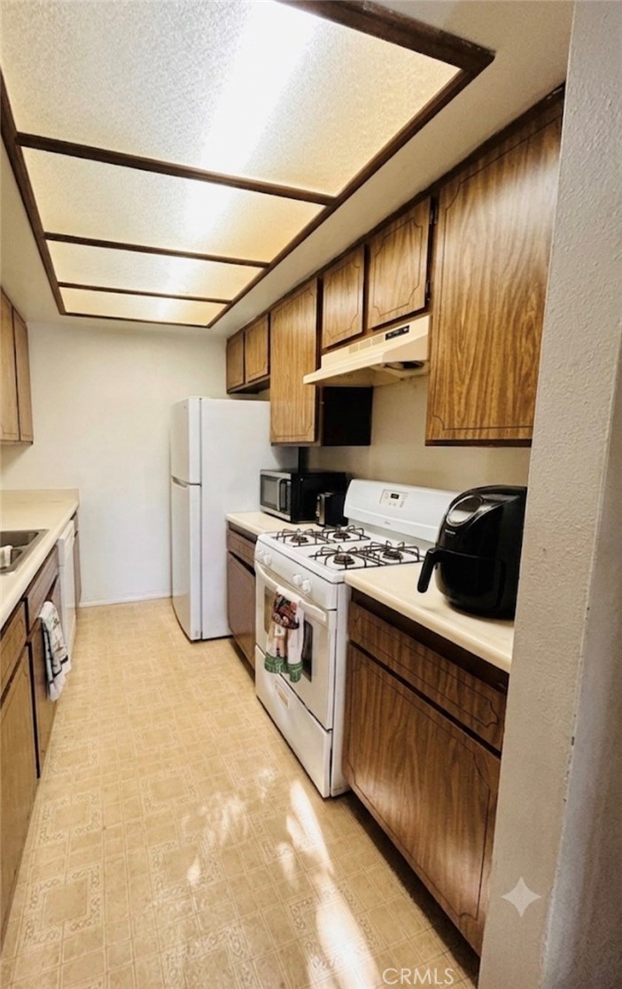 149 W 6th Street 10 Property Photo 4