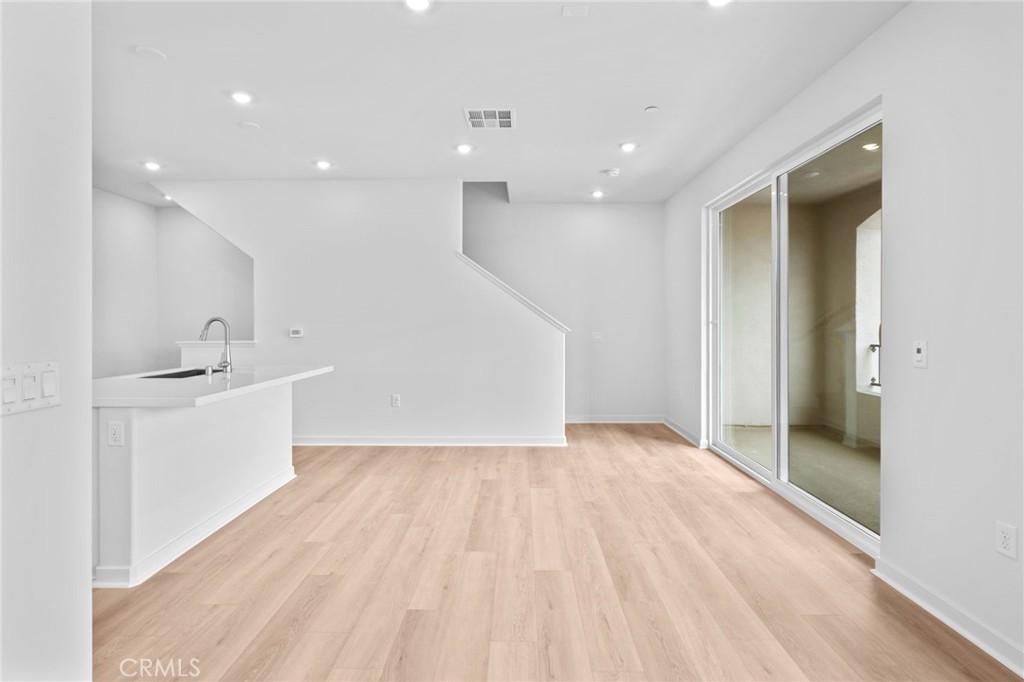 731 E Route 66 Property Photo 14