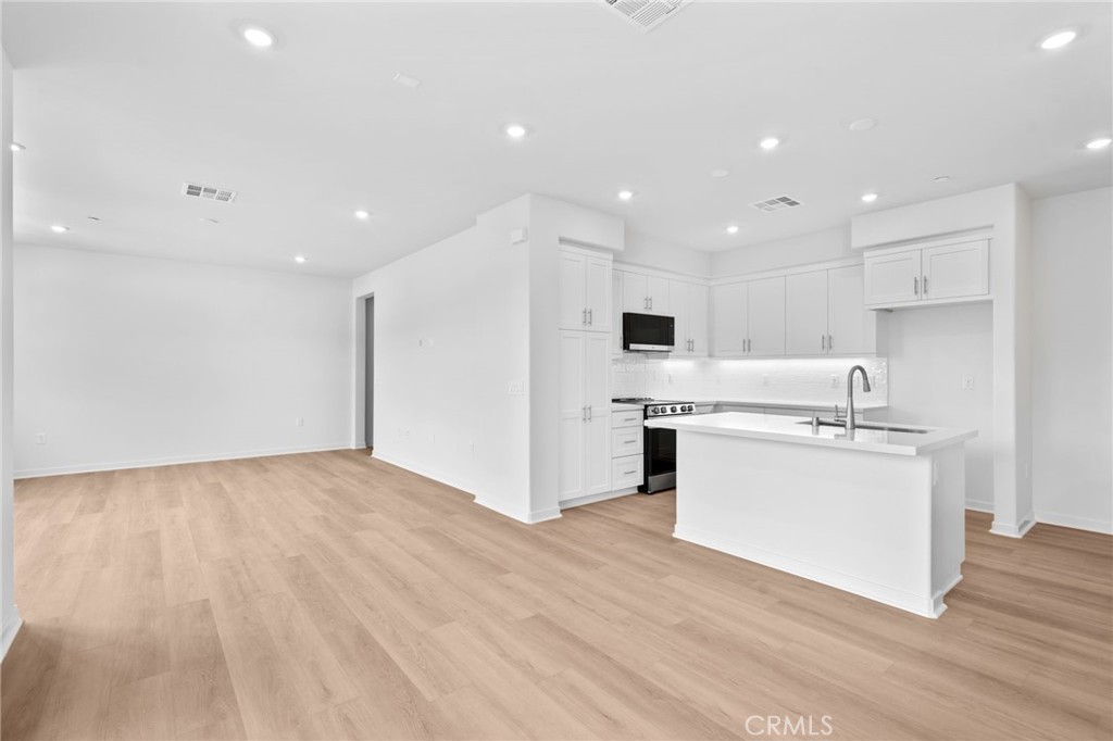 731 E Route 66 Property Photo 15