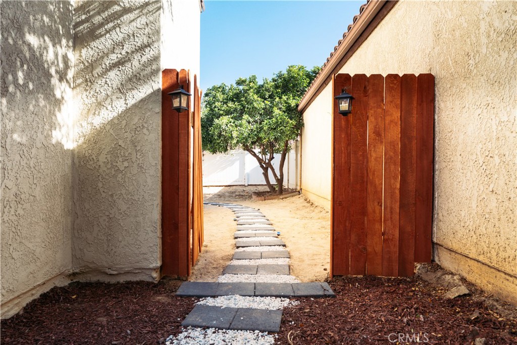 9737 Willow Wood Property Photo 3