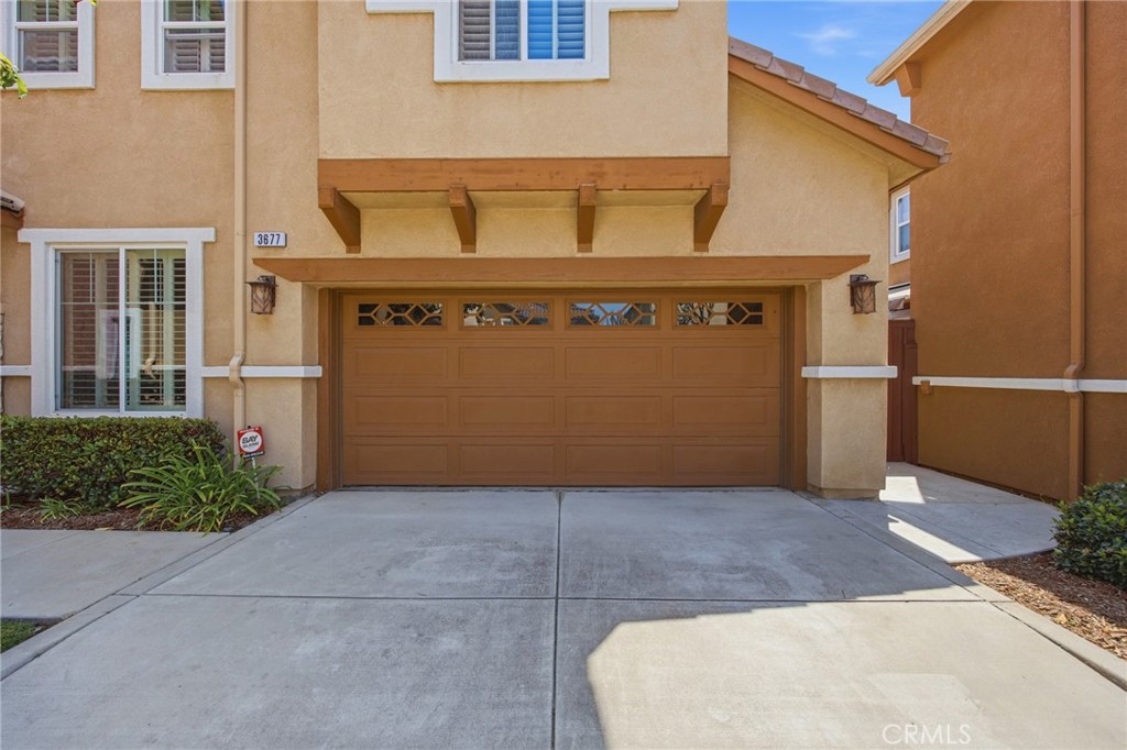 3677 W Chapman Property Photo 5