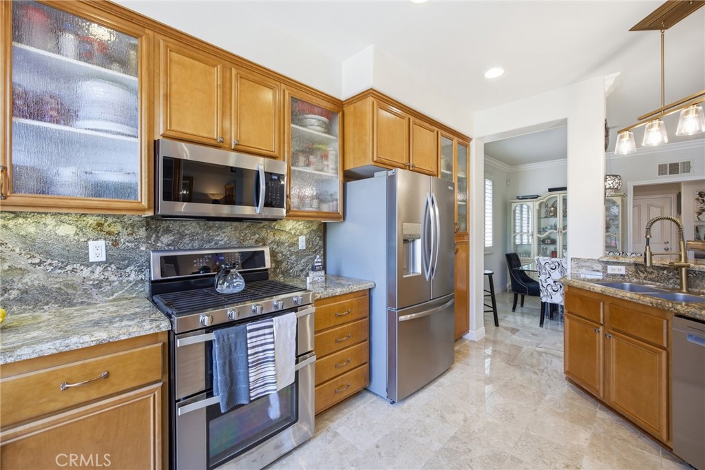 3677 W Chapman Property Photo 15