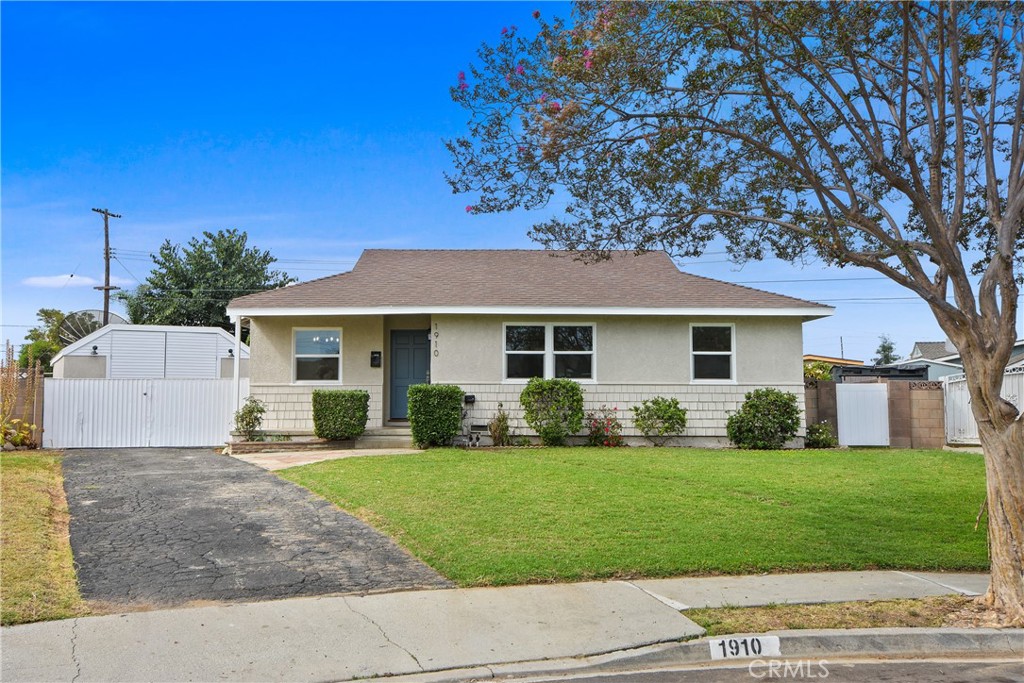 1910 W Corak Property Photo 1