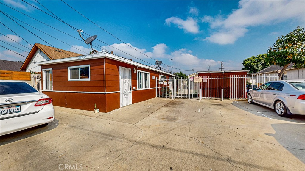 1715 E 65th Street Property Photo 5