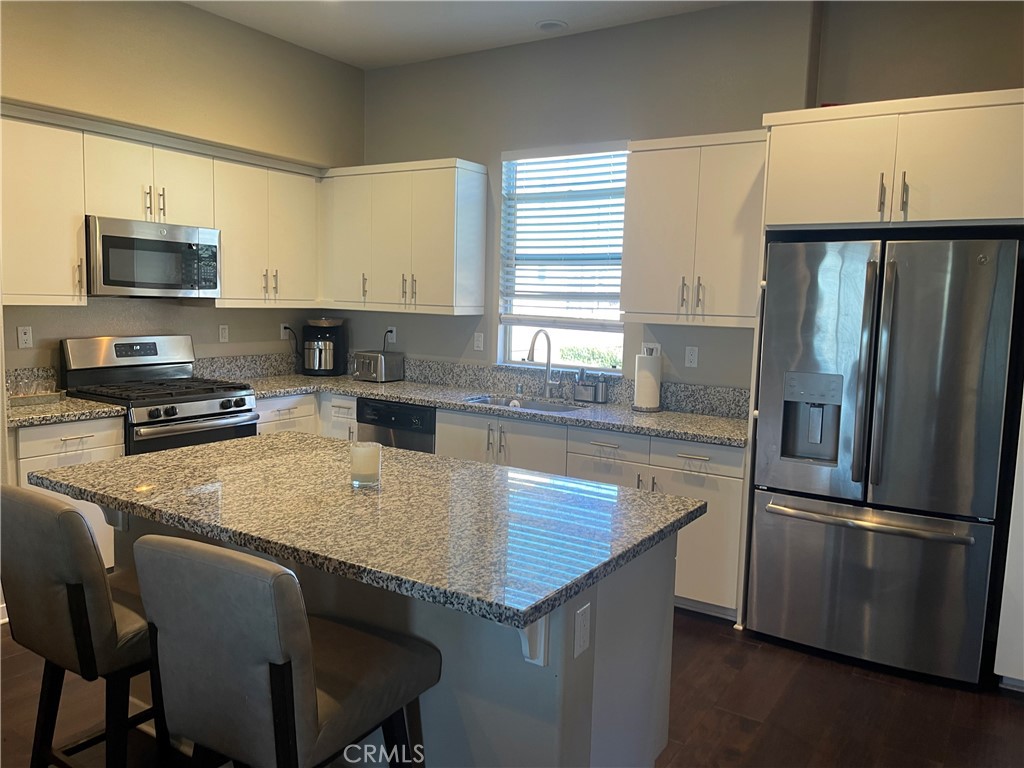 768 Central Property Photo 6