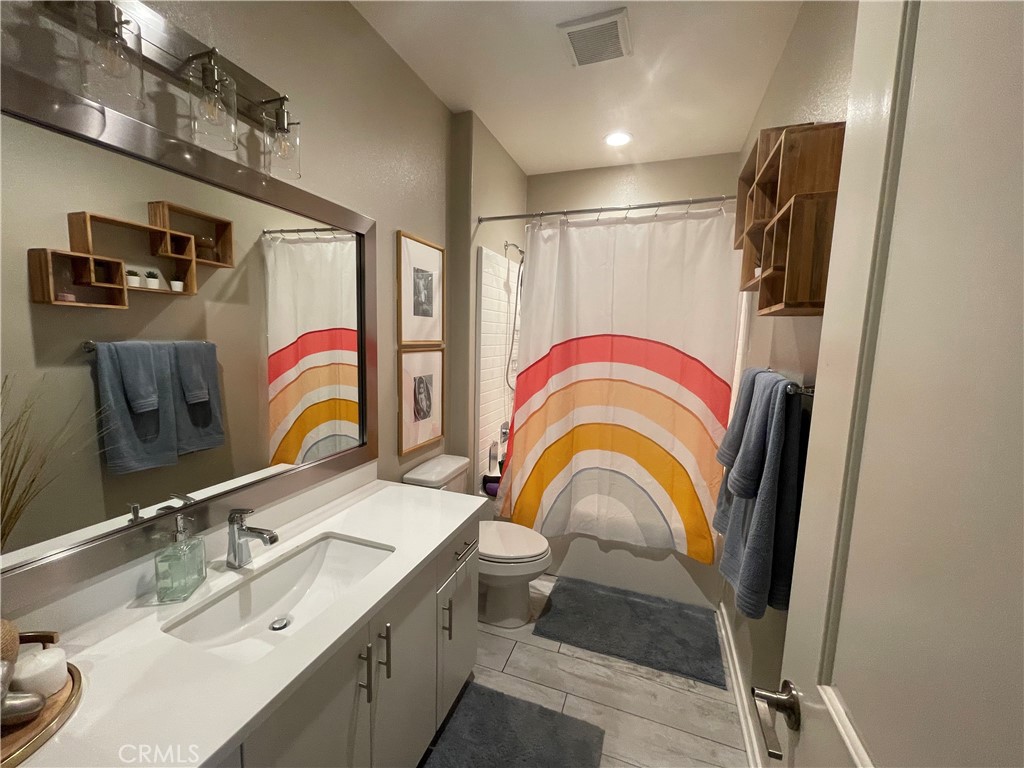 768 Central Property Photo 12