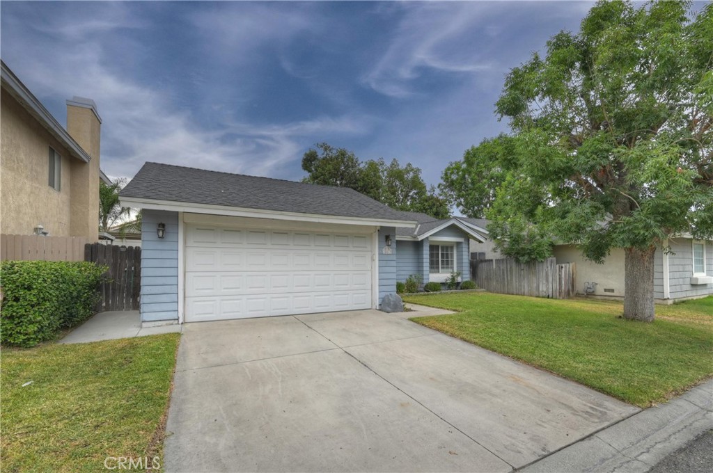 28679 Strathmore Property Photo 3