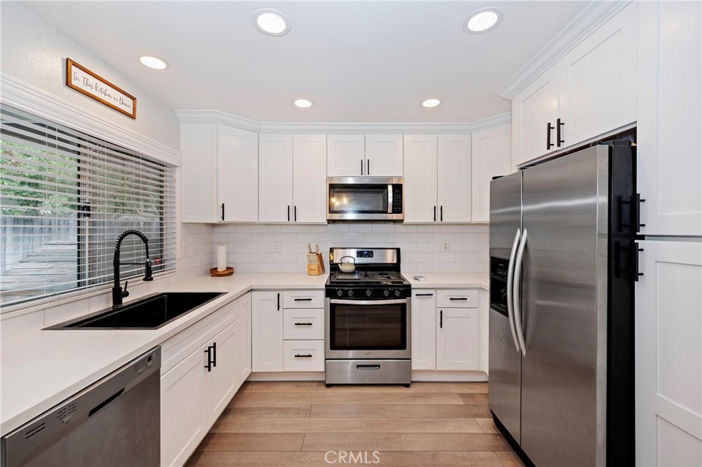 28679 Strathmore Property Photo 9