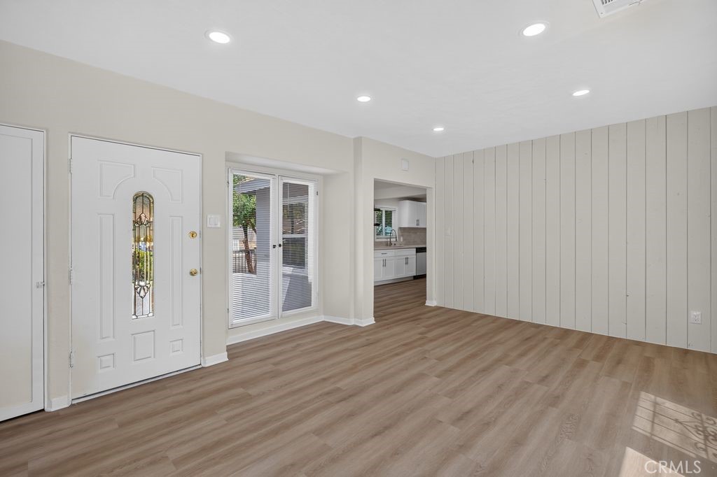 416 N Monterey Property Photo 5