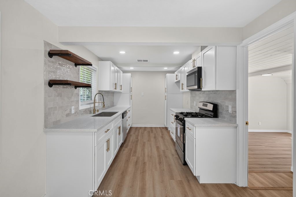 416 N Monterey Property Photo 8