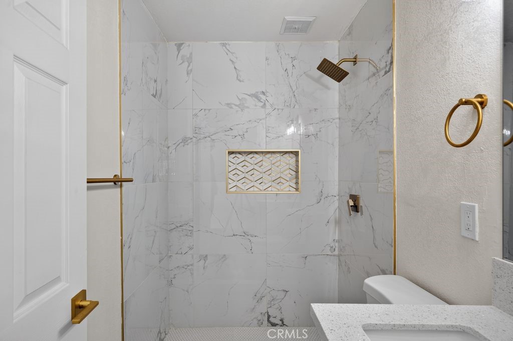 416 N Monterey Property Photo 14
