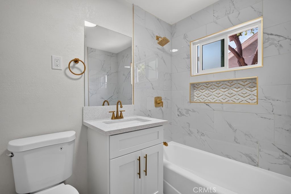 416 N Monterey Property Photo 16