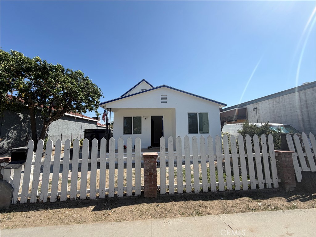 134 E M St Property Photo 1