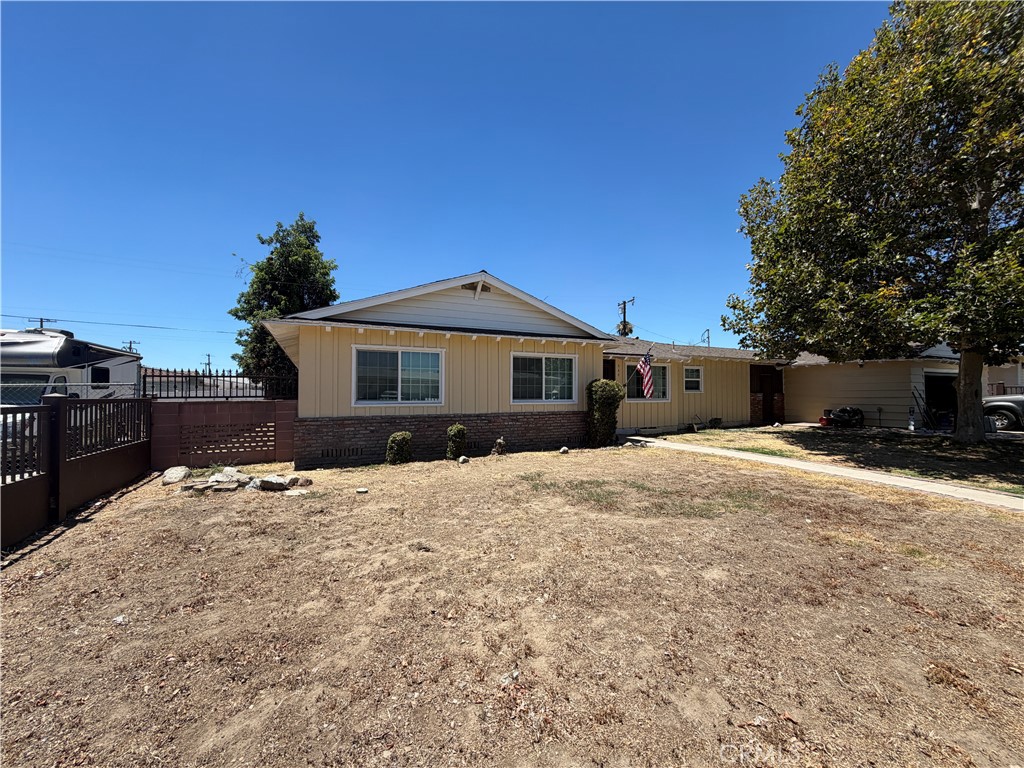 944 N Primrose Property Photo 1