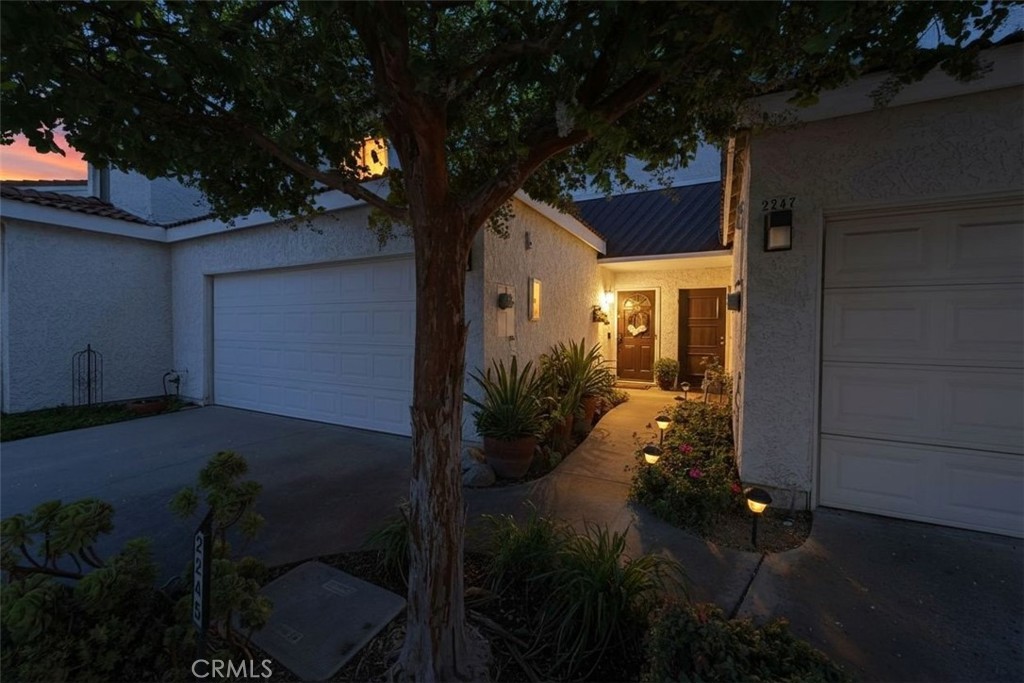 2245 Smoke Tree Lane Property Photo 5
