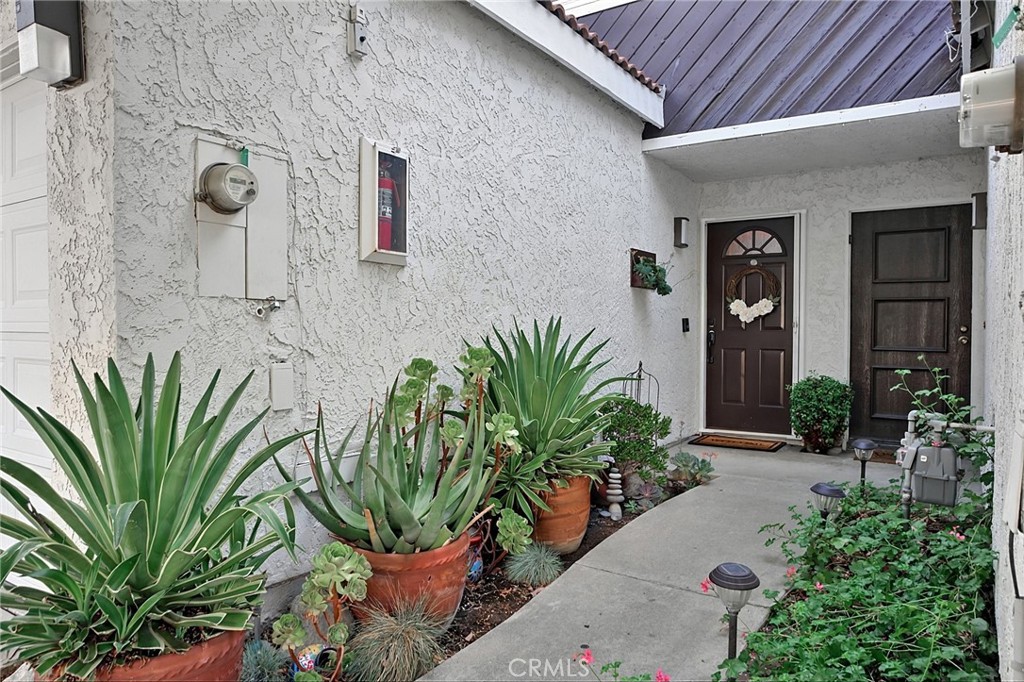 2245 Smoke Tree Lane Property Photo 8