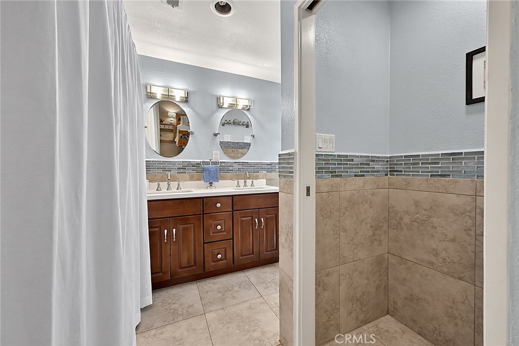 2245 Smoke Tree Lane Property Photo 33