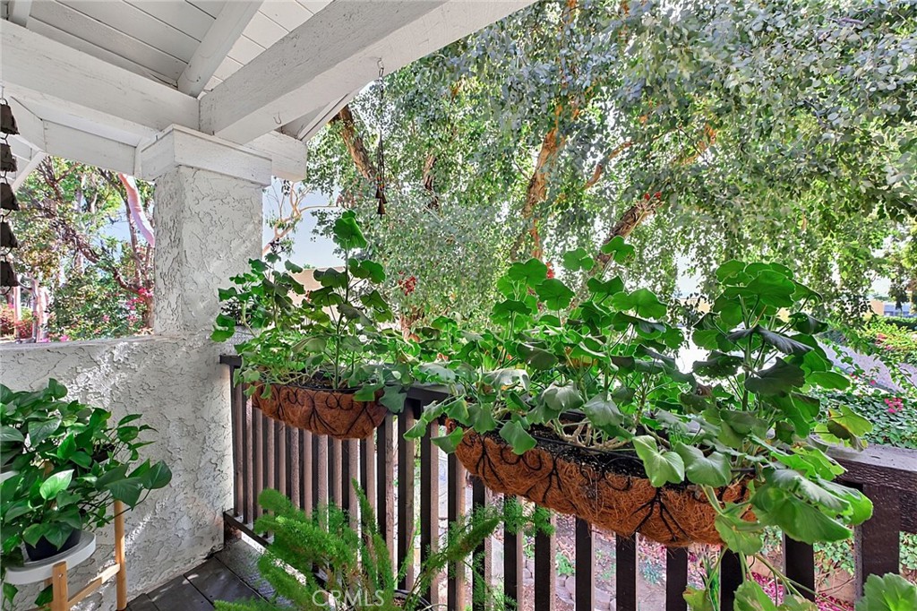2245 Smoke Tree Lane Property Photo 36