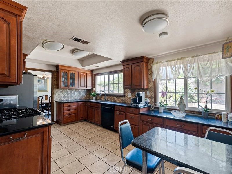 10306 Victoria Street Property Photo 10