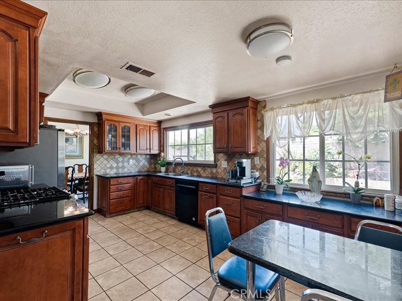 10306 Victoria Street Property Photo 11