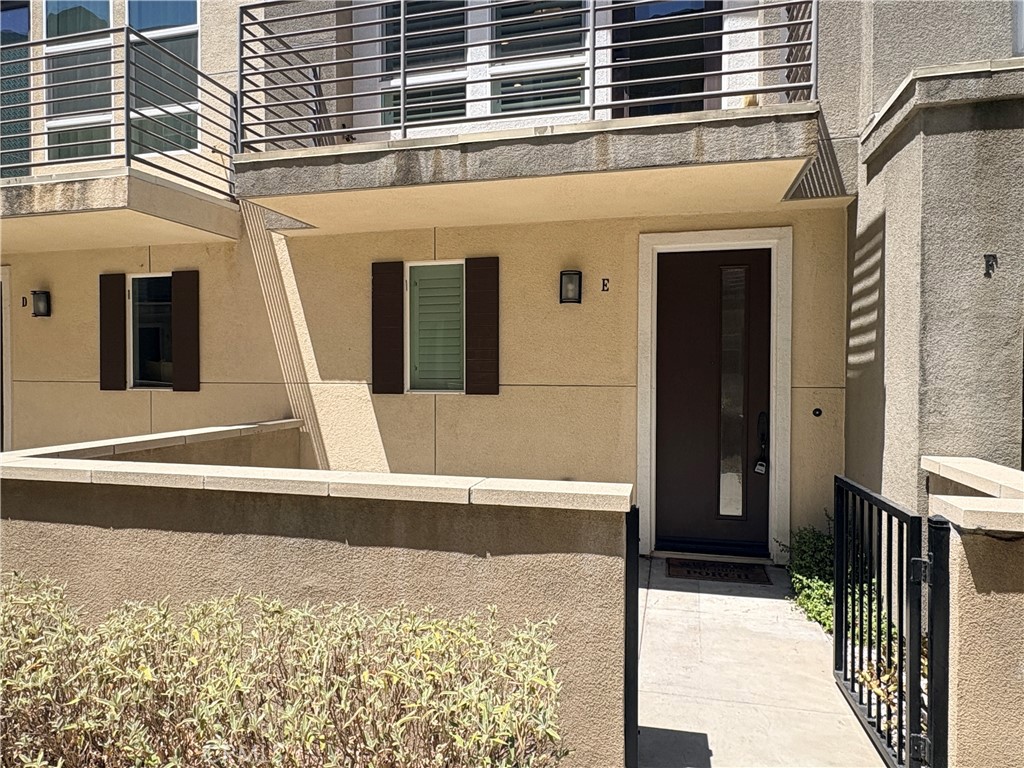 489 Rose Court E Property Photo 2