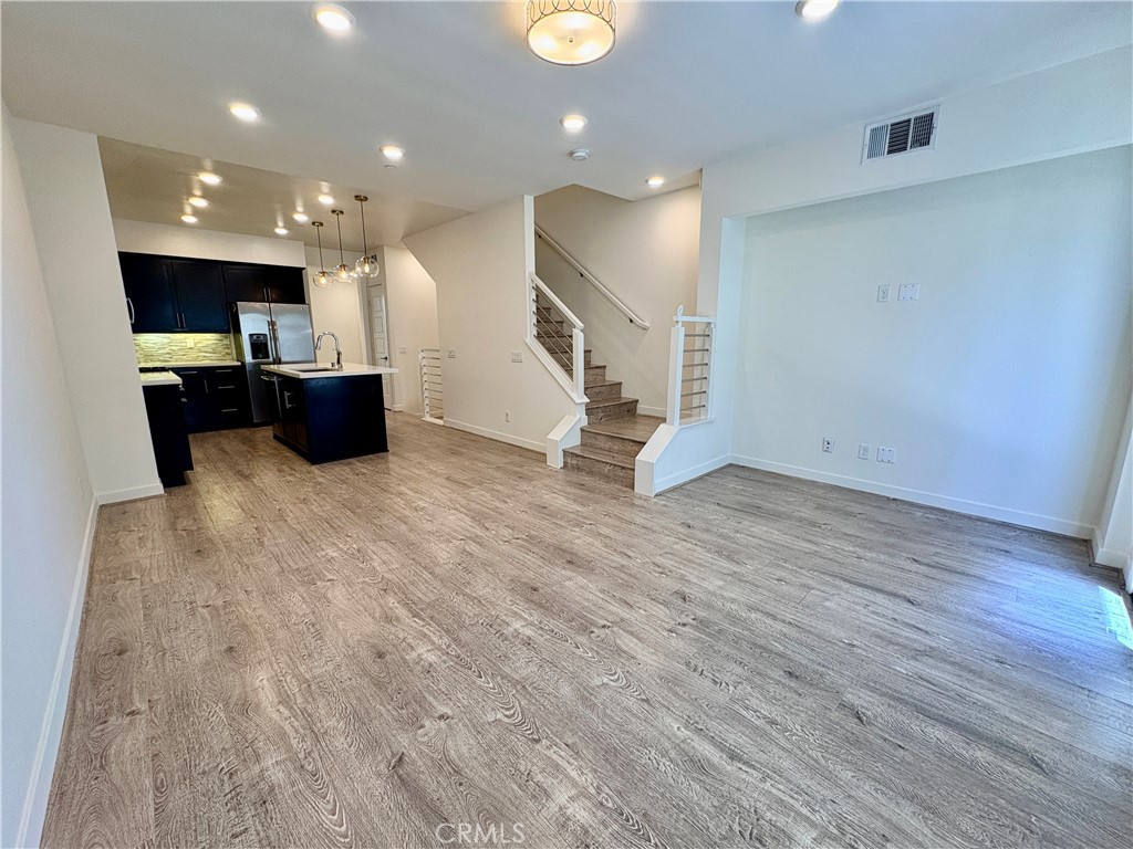 489 Rose Court E Property Photo 3