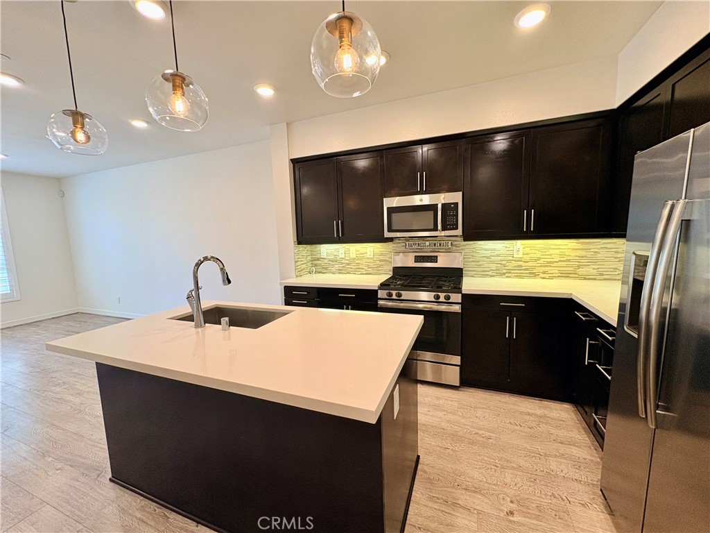489 Rose Court E Property Photo 4