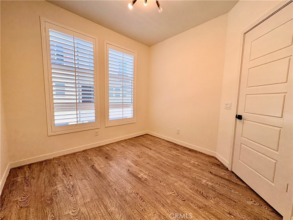 489 Rose Court E Property Photo 9