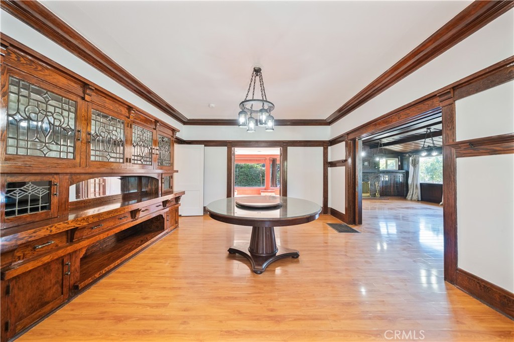 325 W Ramona Property Photo 4