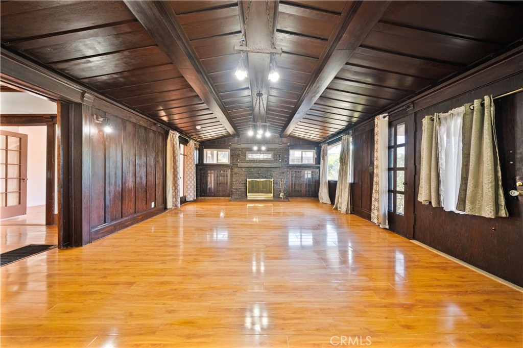 325 W Ramona Property Photo 6