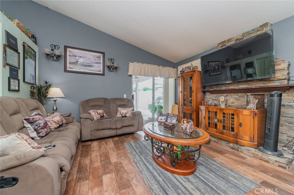 2074 Alfalfadale Road Property Photo 7