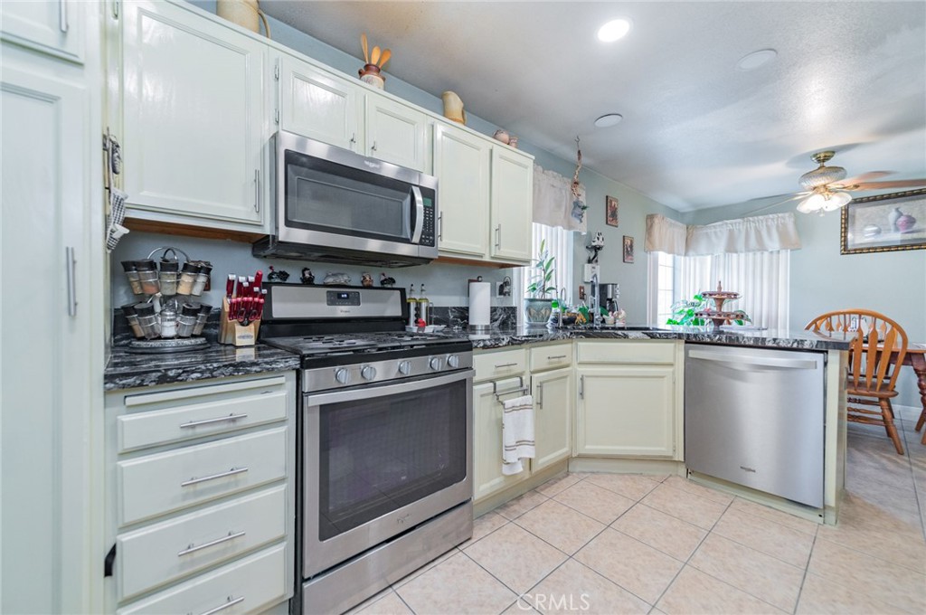 2074 Alfalfadale Road Property Photo 10