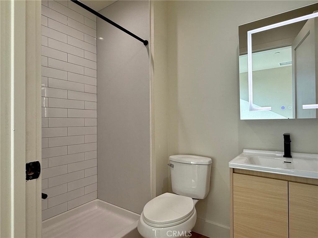 1575 W 35th Property Photo 13