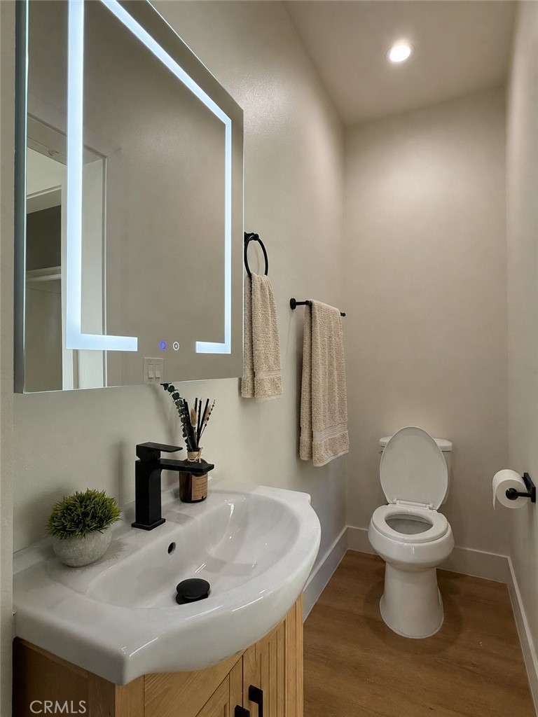 1575 W 35th Property Photo 14