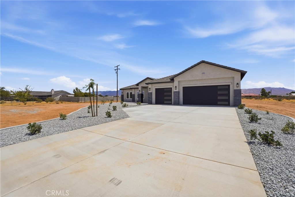 22819 Little Beaver Road Property Photo 2