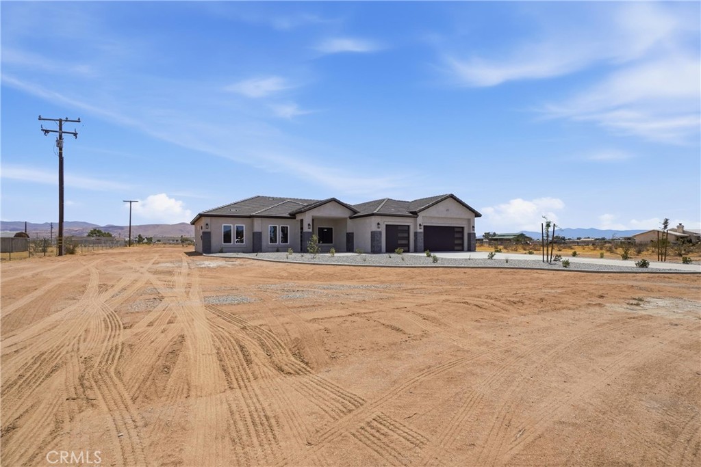 22819 Little Beaver Road Property Photo 3