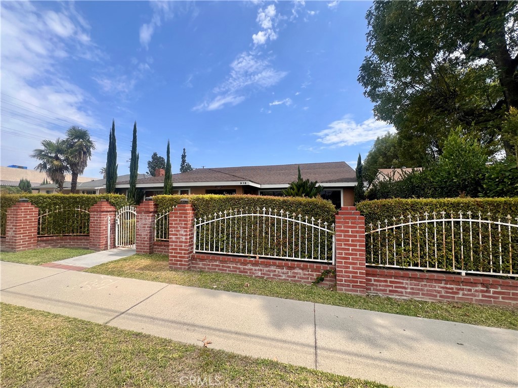 918 W Badillo Property Photo 1