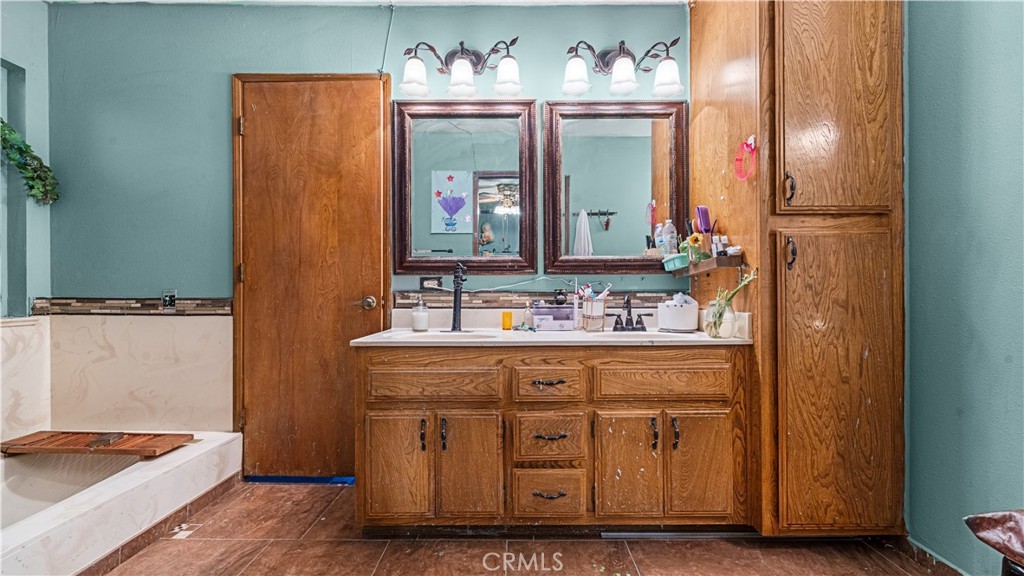 19381 Kinai Property Photo 8