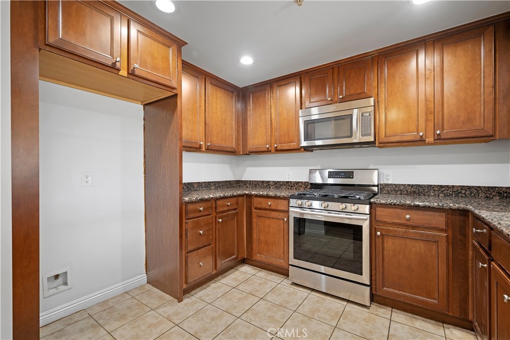 6800 Corbin Avenue 106 Property Photo 11