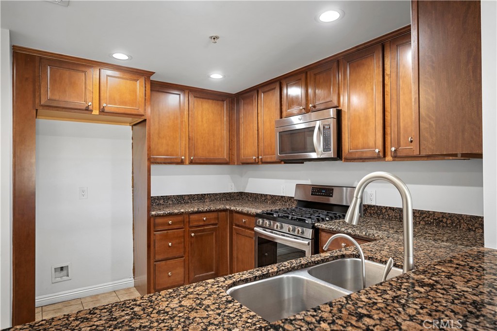 6800 Corbin Avenue 106 Property Photo 12