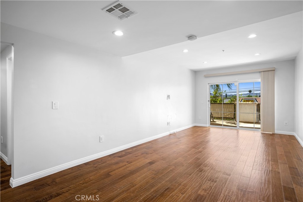 6800 Corbin Avenue 106 Property Photo 13