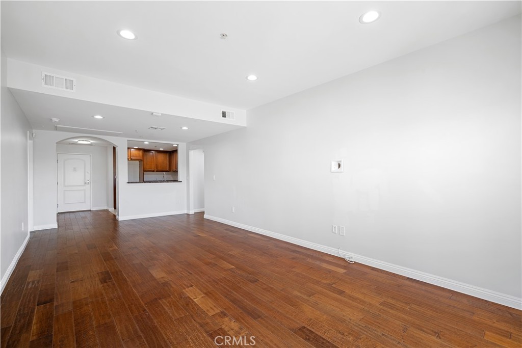 6800 Corbin Avenue 106 Property Photo 14