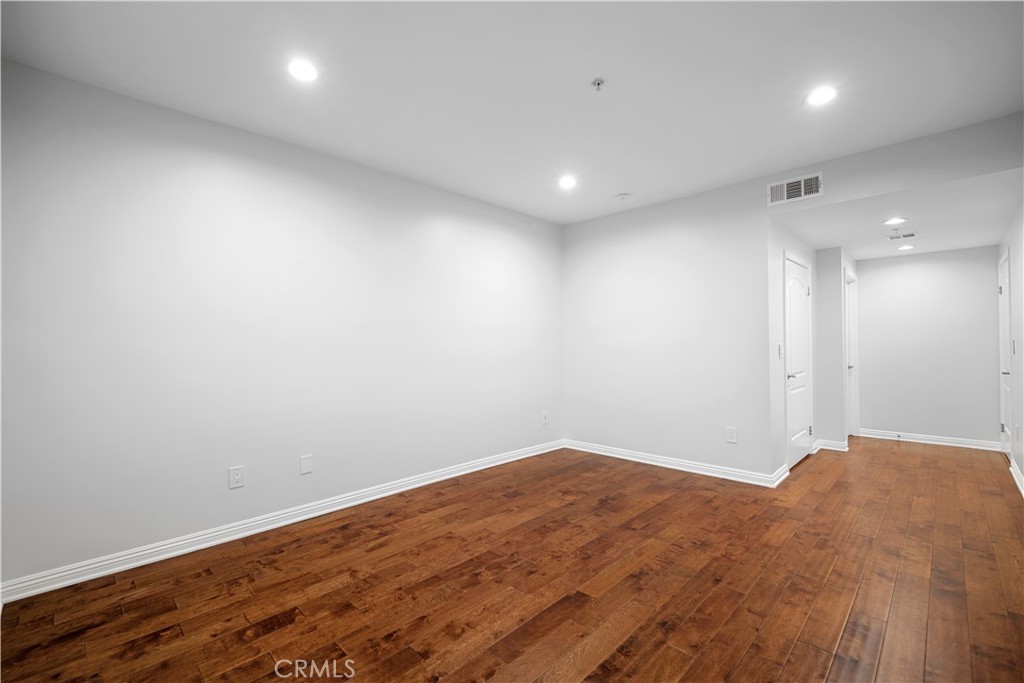 6800 Corbin Avenue 106 Property Photo 16