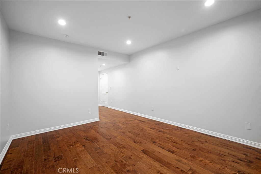 6800 Corbin Avenue 106 Property Photo 17