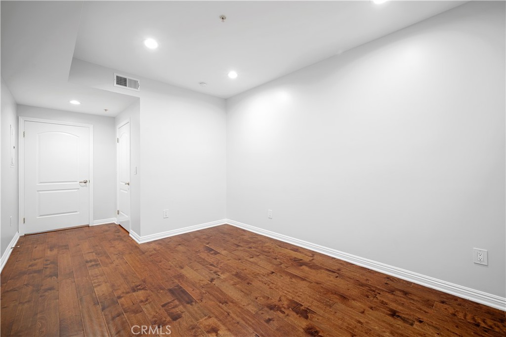 6800 Corbin Avenue 106 Property Photo 22