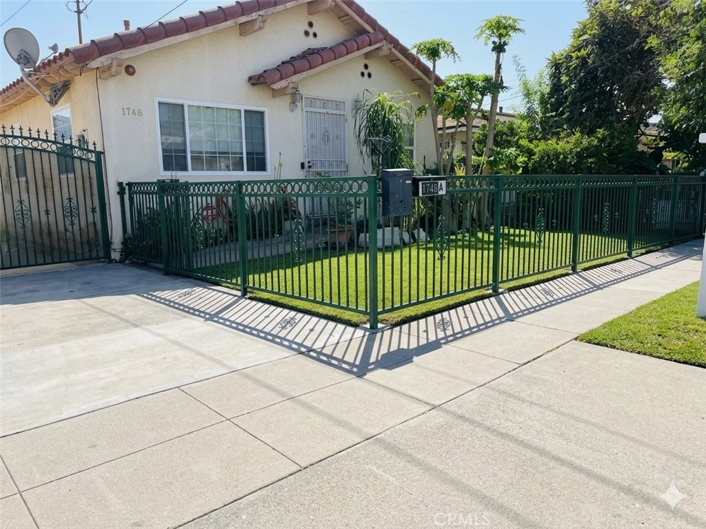 1746 Jackson Avenue A/b Property Photo 2