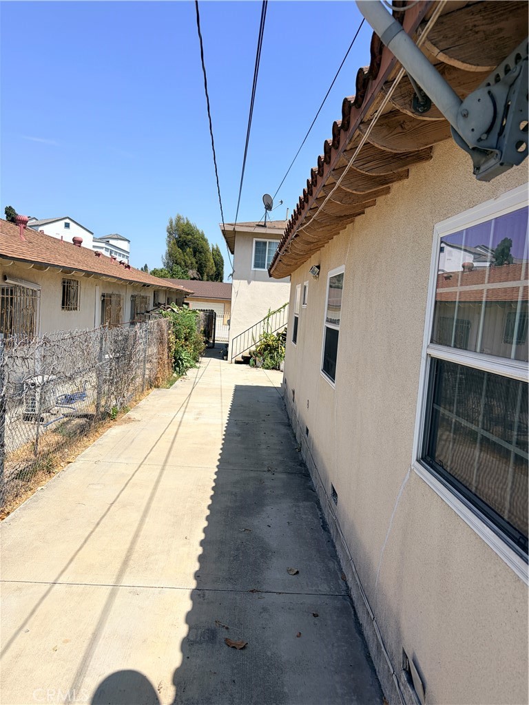 1746 Jackson Avenue A/b Property Photo 6