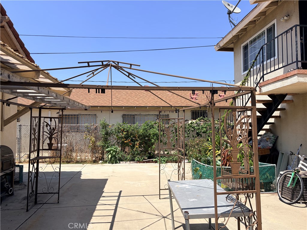 1746 Jackson Avenue A/b Property Photo 9