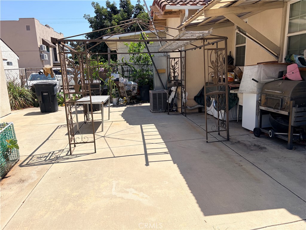 1746 Jackson Avenue A/b Property Photo 11